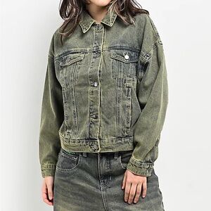 Madewell denim trucker jacket in an acid wash Size S NWOT